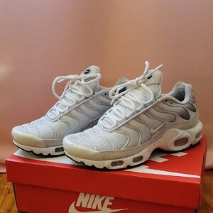 Nike Air Max White and Silver Sneakers 🔥